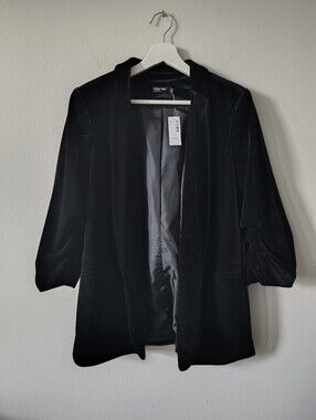NWT Signature Black Velvet Blazer with Ruffle Sleeve